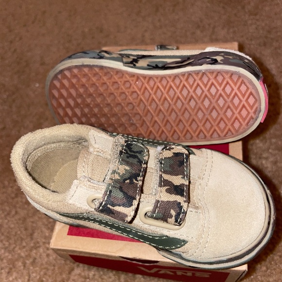 Brand new size 4 green vans with box - Picture 2 of 2